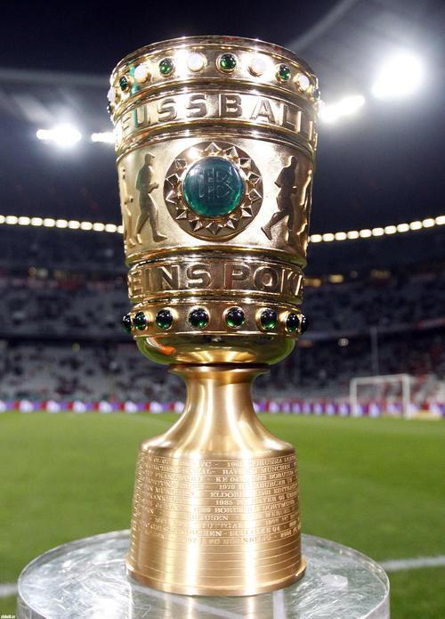 关键时刻斯图加特豪取连胜：中超节点到来；信心回归；团队化学反应显著的简单介绍