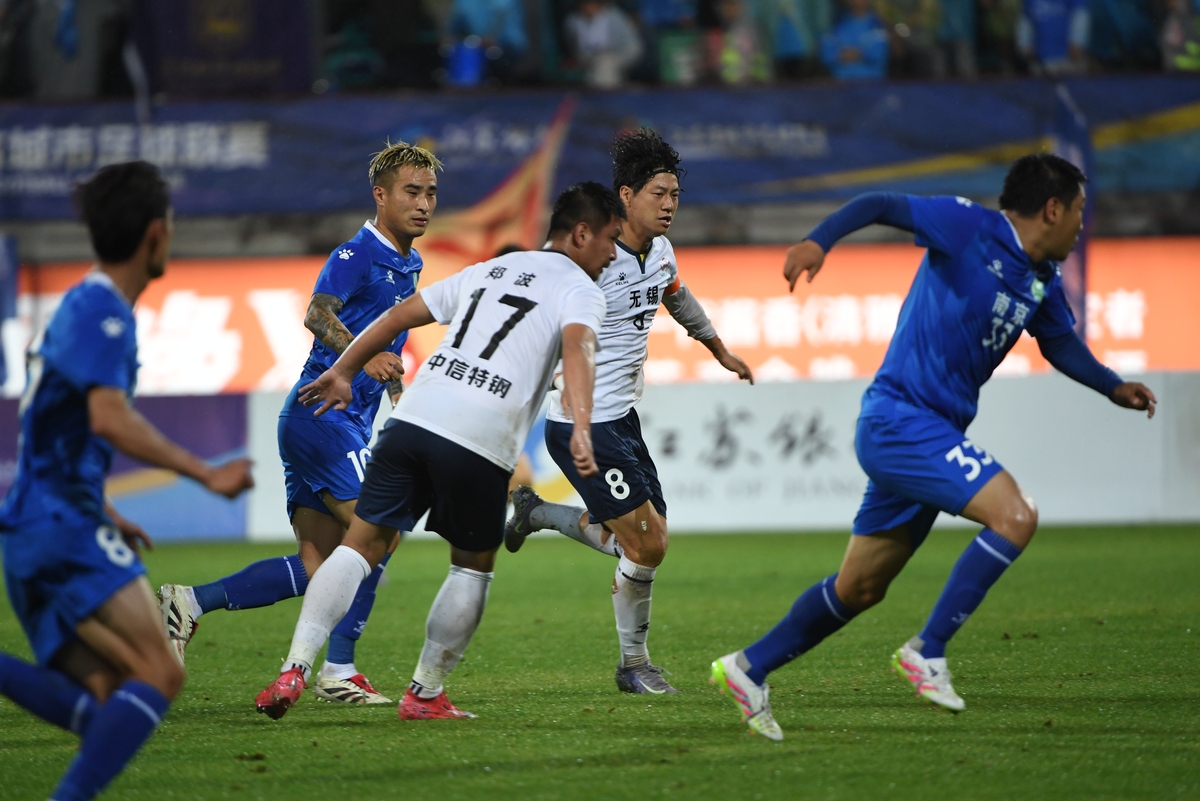 足总杯今夜走向成谜，广东宏远单刀错失，气氛紧张，训练强度明显提升(辛弃疾长相思)