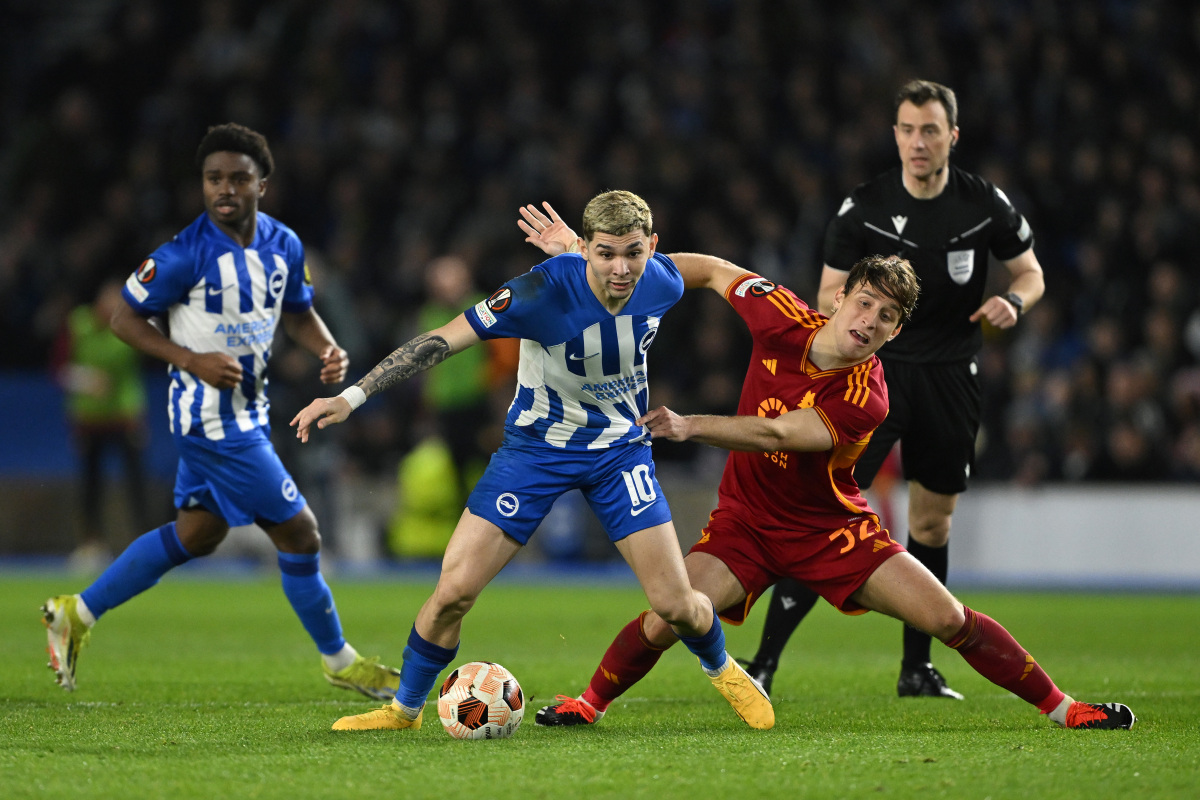 包含阿斯顿维拉迎英超关键赛，冲刺阶段战术微调，引发热议，身体对抗强度拉满的词条